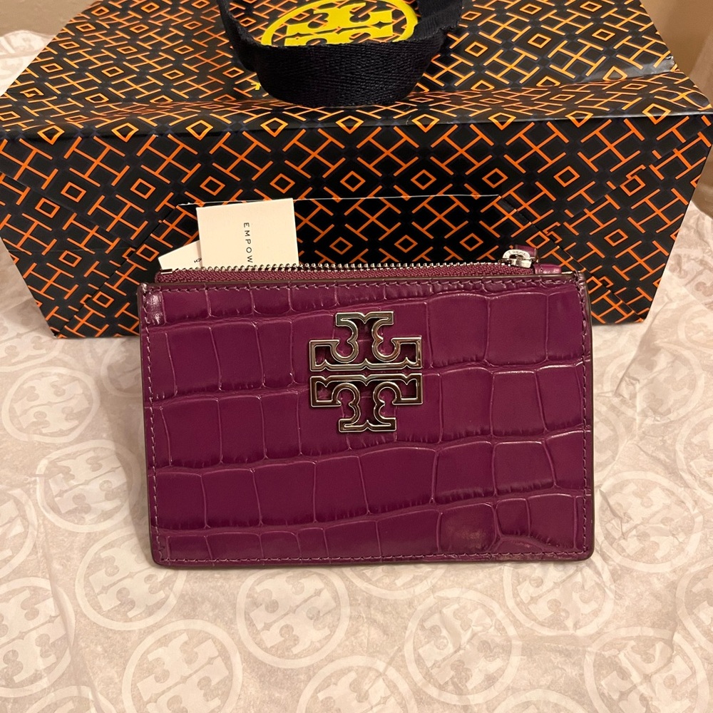 SOLD❣️SOLD❣️NWT TORY BURCH BRITTEN EMBOSSED Card Case. - Picture 1 of 3